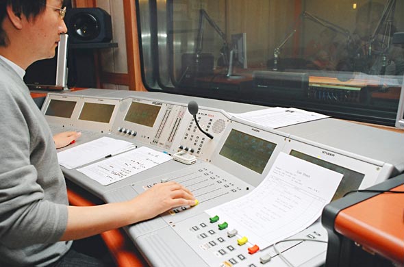 Arirang FM, big production studio